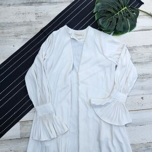 Veiled Collection New York Abaya Over Garment Pleated Bell Sleeves White XS